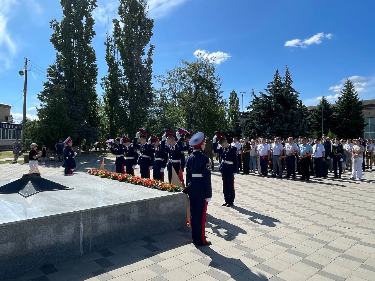 Торжественная церемония возложения цветов к мемориалу «Огонь Памяти»